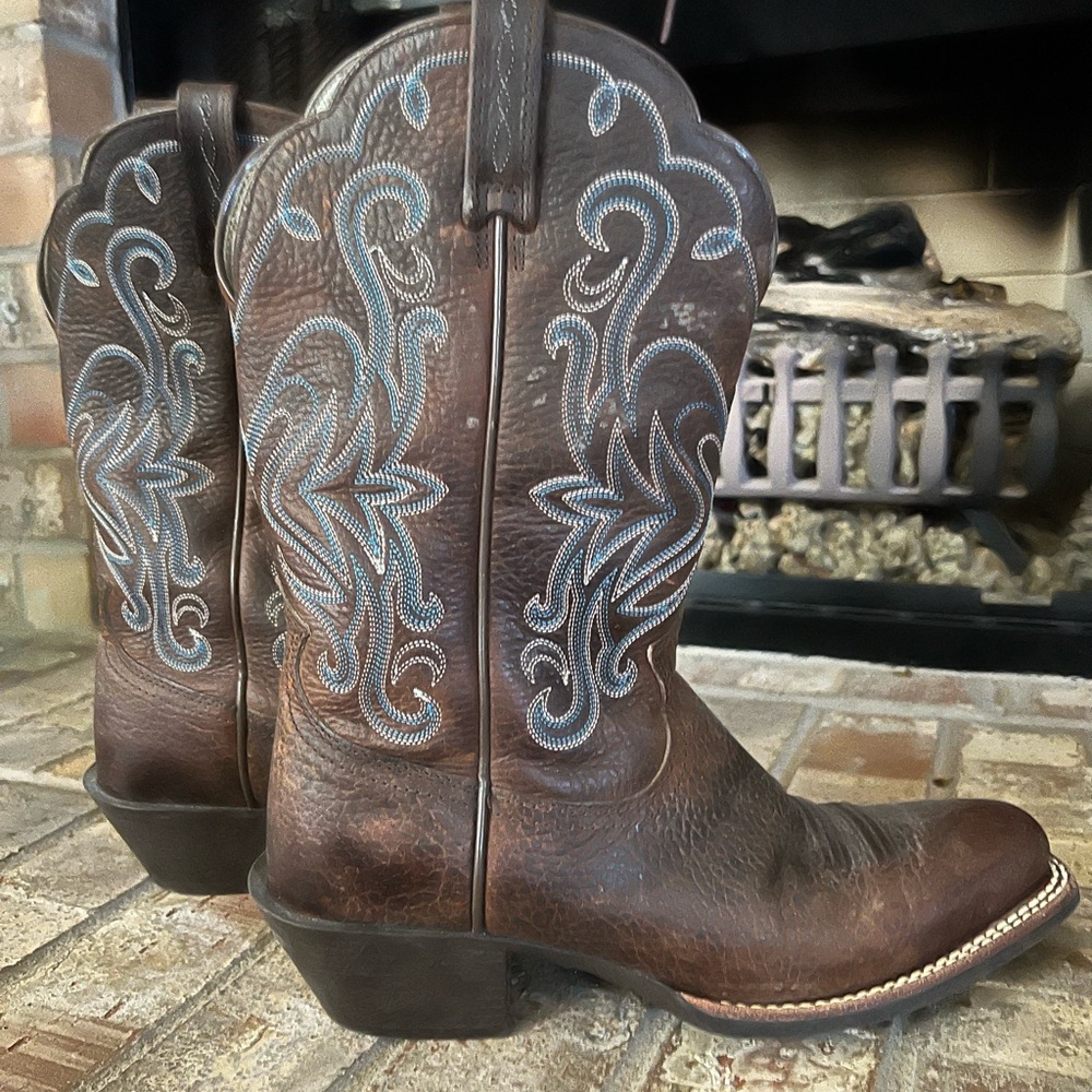 Ariat women’s authentic leather square toe boots